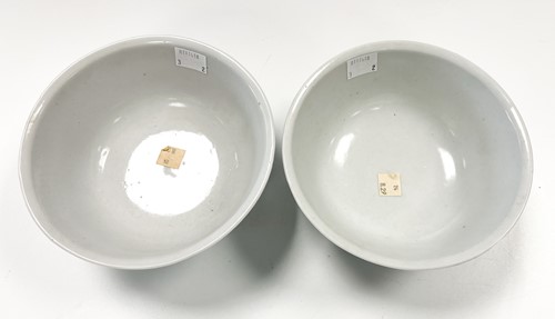 Lot 38 - A pair of Chinese porcelain Diana Cargo enamelled deep bowls, circa 1816