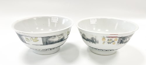 Lot 38 - A pair of Chinese porcelain Diana Cargo enamelled deep bowls, circa 1816