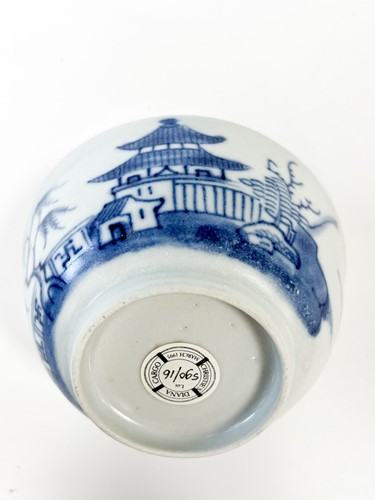 Lot 35 - Three Chinese blue and white porcelain Diana cargo tea bowls and saucers, circa 1816