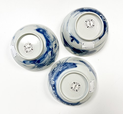 Lot 35 - Three Chinese blue and white porcelain Diana cargo tea bowls and saucers, circa 1816
