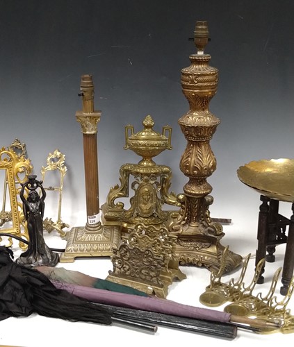 Lot 228 - Quantity of brasswares to include a brass...