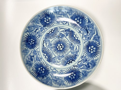 Lot 36 - Two similar Chinese Diana Cargo blue and white porcelain large starburst dishes, circa 1816