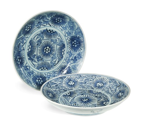 Lot 36 - Two similar Chinese Diana Cargo blue and white porcelain large starburst dishes, circa 1816