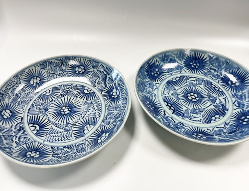 Lot 36 - Two similar Chinese Diana Cargo blue and white porcelain large starburst dishes, circa 1816