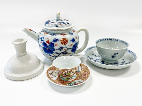 Lot 18 - A Chinese export Imari porcelain teapot and cover, Qing Dynasty, Qianlong Emperor, circa 1740