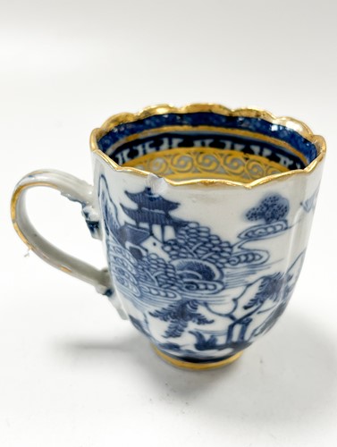 Lot 12 - A Chinese export blue and white porcelain part tea and coffee service, Qing Dynasty, circa 1780