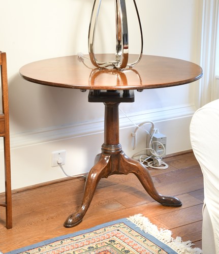 Lot 578 - A George III mahogany circular tripod table