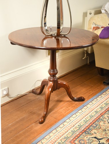 Lot 580 - A George III mahogany circular tripod table