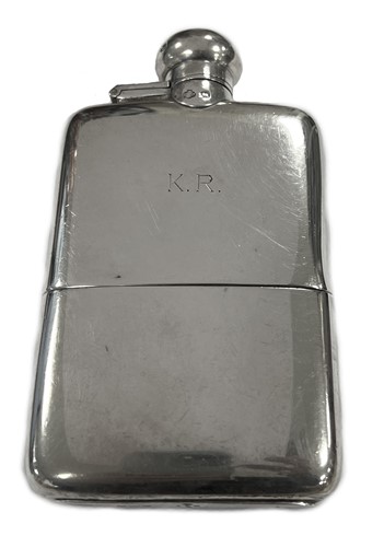 Lot 507 - An early 20th century silver hip flask