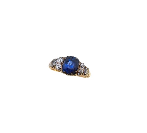 Lot 243 - A sapphire and diamond ring