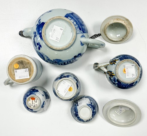 Lot 29 - A Chinese blue and white porcelain teapot and cover, Qing Dynasty, Qianlong Emperor, circa 1750
