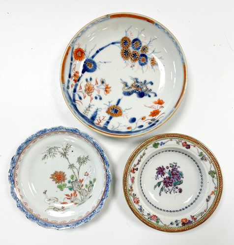 Lot 26 - Three Qianlong tea bowls and saucers, circa 1770