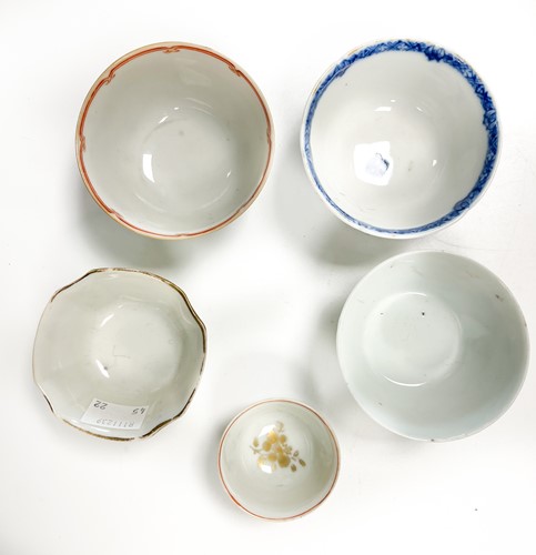 Lot 26 - Three Qianlong tea bowls and saucers, circa 1770