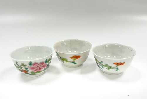 Lot 26 - Three Qianlong tea bowls and saucers, circa 1770