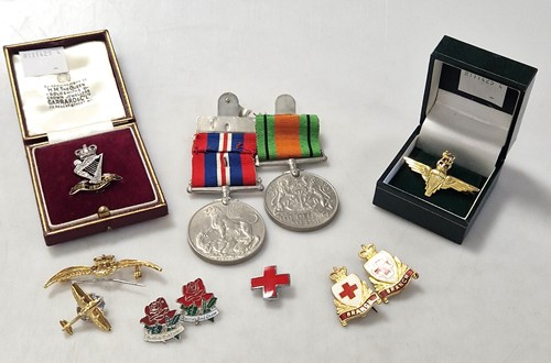 Lot 320 - A hallmarked 9ct gold Royal Ulster Rifles...