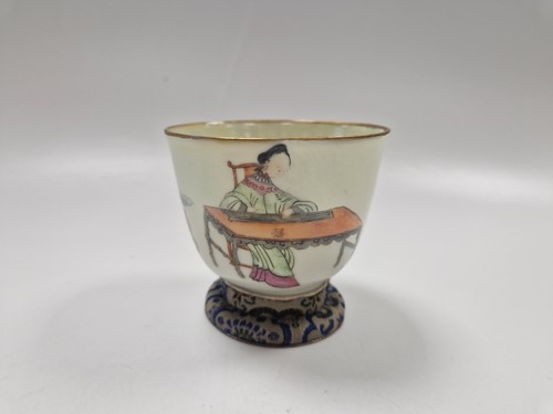 Lot 31 - A set of three Wu Shuang Pu famille rose bowls, late Qing Dynasty