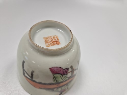 Lot 31 - A set of three Wu Shuang Pu famille rose bowls, late Qing Dynasty