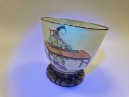 Lot 31 - A set of three Wu Shuang Pu famille rose bowls, late Qing Dynasty