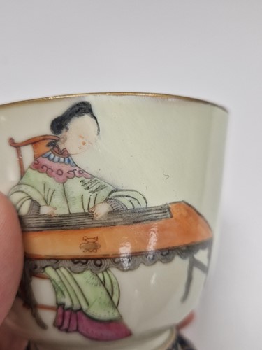 Lot 31 - A set of three Wu Shuang Pu famille rose bowls, late Qing Dynasty