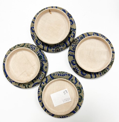 Lot 31 - A set of three Wu Shuang Pu famille rose bowls, late Qing Dynasty