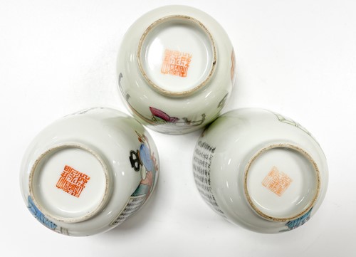 Lot 31 - A set of three Wu Shuang Pu famille rose bowls, late Qing Dynasty