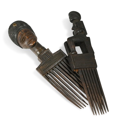 Lot 662 - A wooden hair comb, Tshokwe Culture, Democratic Republic of Congo, early 20th Century