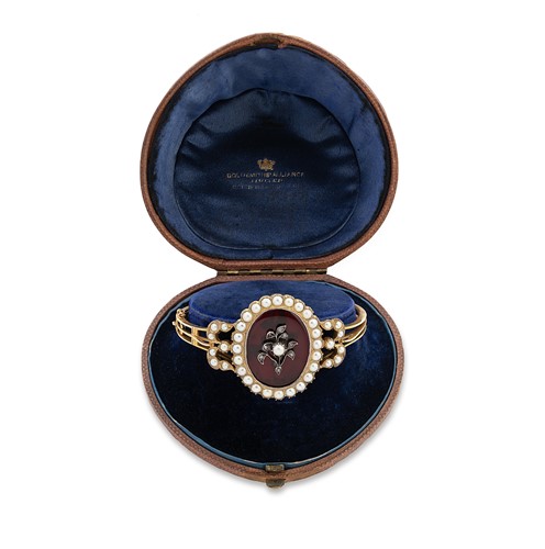 Lot 81 - A Victorian garnet, split pearl and diamond hinged bangle