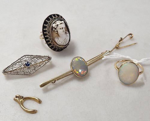 Lot 326 - an opal ring tested as 18ct gold weight 2.7g,...