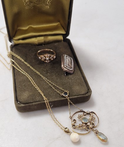 Lot 354 - An aquamarine and split pearl necklace stamped...