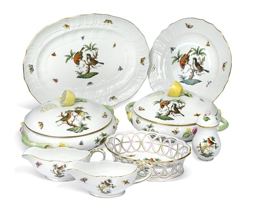 Lot 638 - A Herend Rothschild pattern dinner service for six