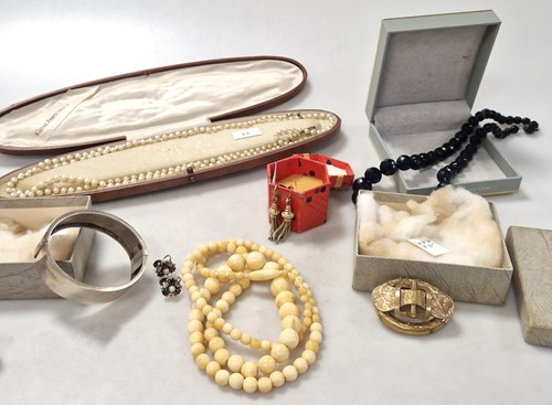 Lot 210 - A collection of silver and costume jewellery...