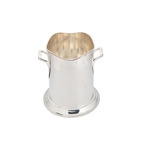 Lot 649 - A George V silver syphon stand