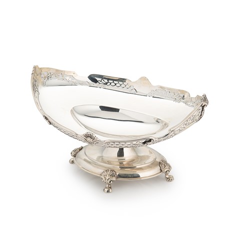Lot 646 - A George V silver fruit bowl