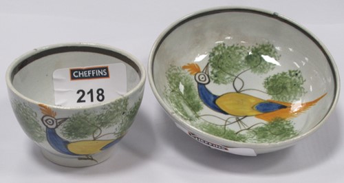 Lot 218 - A small early 19th century pearlware teabowl...
