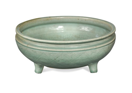 Lot 106 - A Chinese celadon bowl, late Ming Dynasty