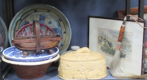 Lot 104 - Miscellaneous kitchenalia to include game pie...