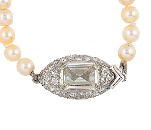 Lot 292 - A natural saltwater pearl necklace with a diamond set clasp