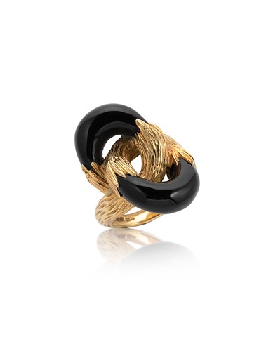 Lot 174 - Kutchinsky - An 18ct gold onyx ring