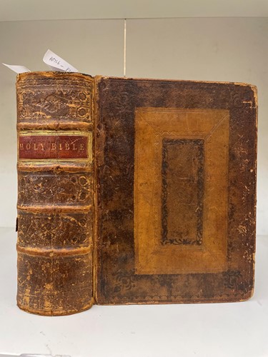 Lot 101 - BIBLE.