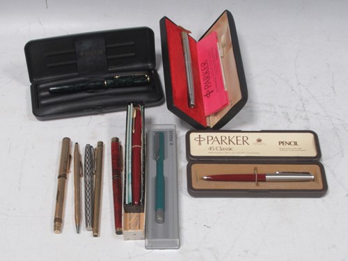 Lot 211 - A quantity of fountain pens etc