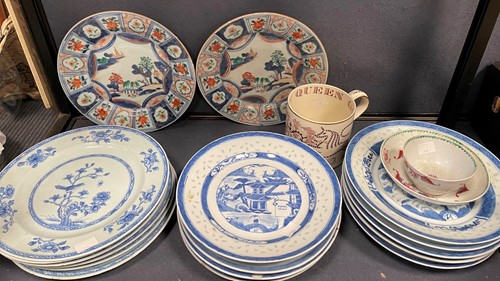 Lot 113 - Six blue and white Chinese plates decorated...