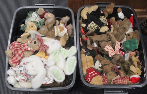 Lot 29 - Two boxes of mainly Boyd's Collection bears...