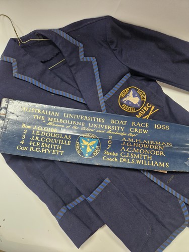 Lot 333 - A Melbourne University rowing blade and blazer,...