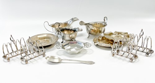 Lot 232 - A collection of silverware including a cased...