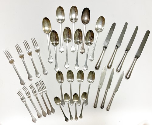 Lot 639 - A 108-piece set of George V silver cutlery and flatware