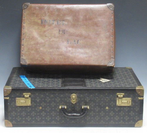 Lot 78 - An 20th century cardboard laundry box, stencil...