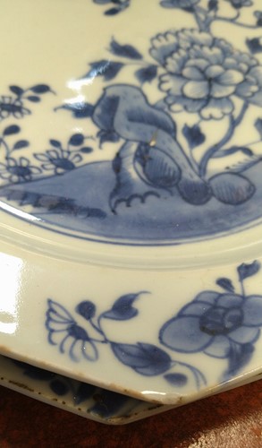 Lot 14 - A pair of Chinese blue and white bowls,...