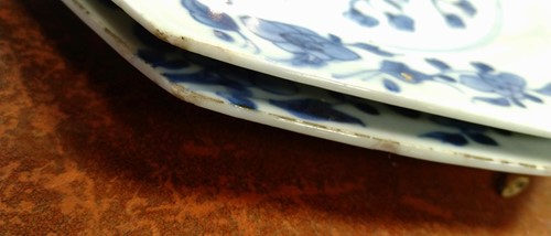 Lot 14 - A pair of Chinese blue and white bowls,...
