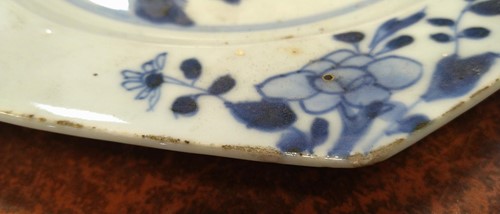 Lot 14 - A pair of Chinese blue and white bowls,...