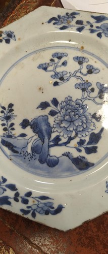 Lot 14 - A pair of Chinese blue and white bowls,...